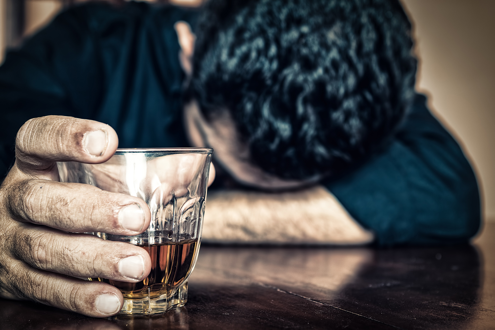 Read more about the article Recognizing When Your Loved One Is in Need of Alcohol Treatment